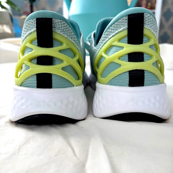 Kizik Women's Mint Green Sneakers Size 7.5 Wide - Picture 4 of 12